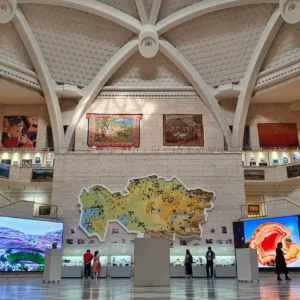 Entdecke Kasachstan - Eingangsbereich des Nationalmuseum von Almaty