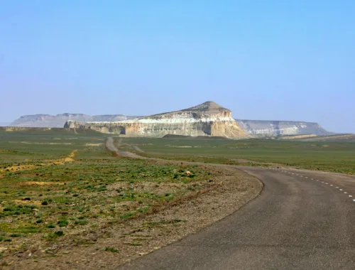 Entdecke Kasachstan - Felsen Scherkala