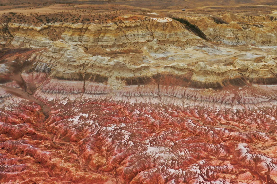 Entdecke Kasachstan - Farbige Felsformation Kiin Kerish im Osten von Kasachstan