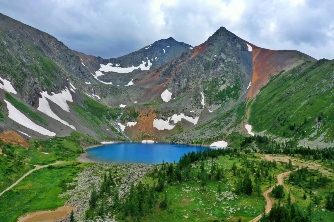 Entdecke Kasachstan - Radon-See oder Podbelkovoye-See im westlichen Altaigebirge