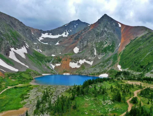 Entdecke Kasachstan - Radon-See oder Podbelkovoye-See im westlichen Altaigebirge